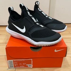 Black and white Nike Size 1.5Y